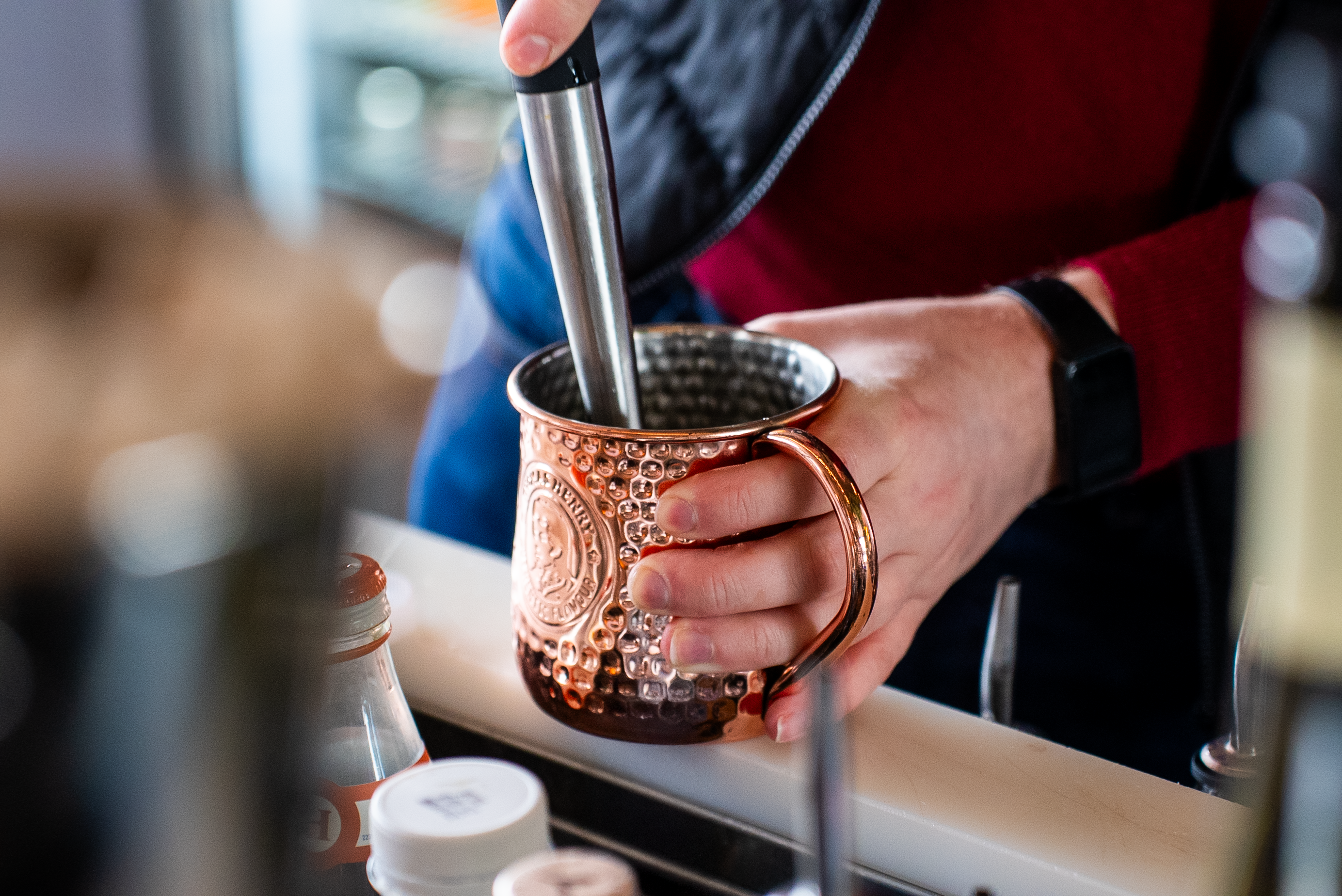 Photographie de mixologie au Grand Hôtel Bellevue à Lille, cocktail signature mis en scène par MineMedia